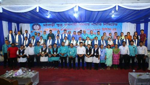 কর্মকর্তা এবং কর্মীদের একাংশ