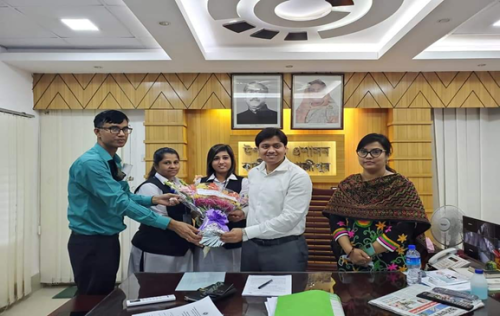 উপজেলা নির্বাহী অফিসারকে অত্র সমিতির পক্ষ থেকে ফুলের শুভেচ্ছা